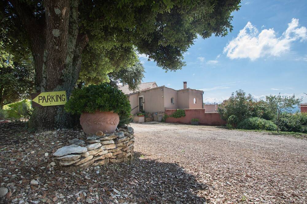 \"Le vieux chêne\" chalet avec vue sur les lavandes et le mont ventoux in Bourg-Saint-Andéol, Privas (arrondissement)