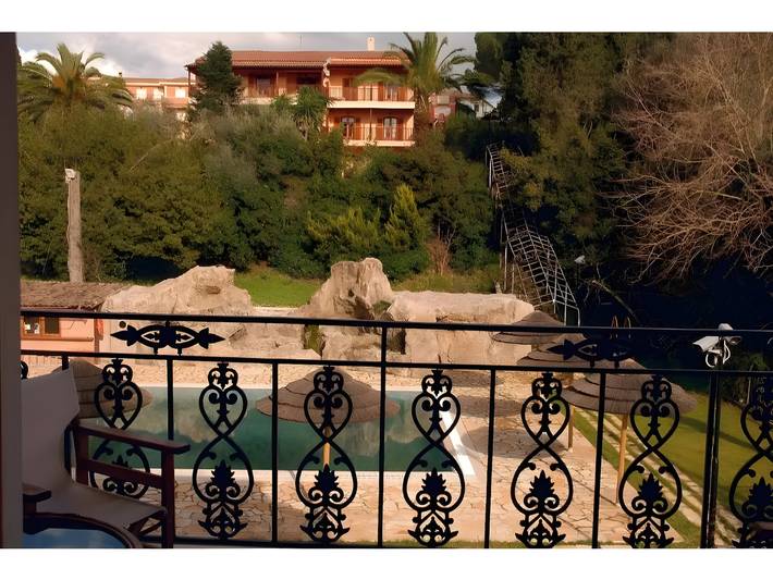 Apartahotel para 2 personas, con balcón y jardín en Corfú