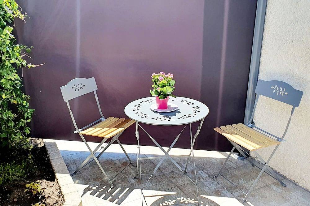 Entire apartment, Apartment / house 150m Fleury-les-Aubrais train station -2 km downtown Orleans in Fleury-les-Aubrais, Loire Valley