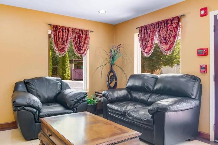 Hotel for 4 people in Cobb County
