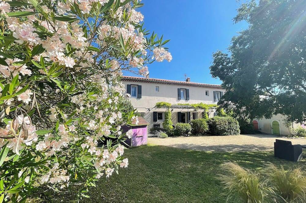 Maison de Caractère Rénovée Entre Ardèche et Drôme Provençale in Montélimar, Nyons region