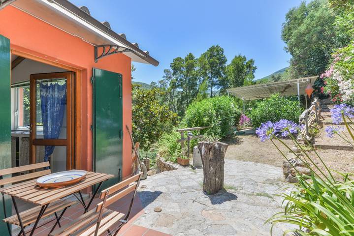 Ferienhaus für 4 Personen, mit Garten in Procchio