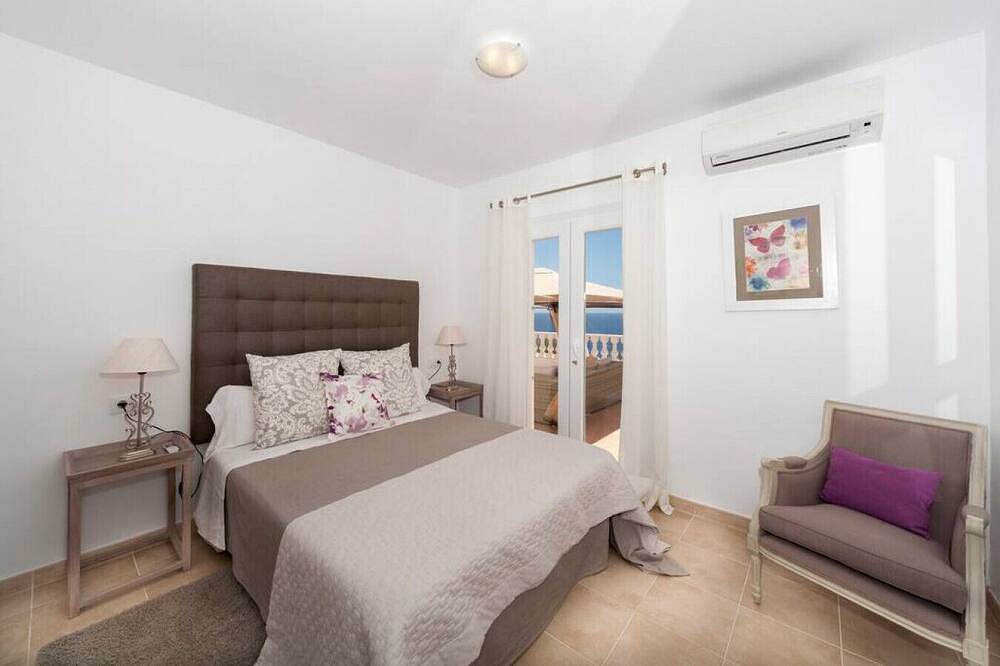 Es Macar, heated Pool, In front of the sea in Es Canutells, Maó