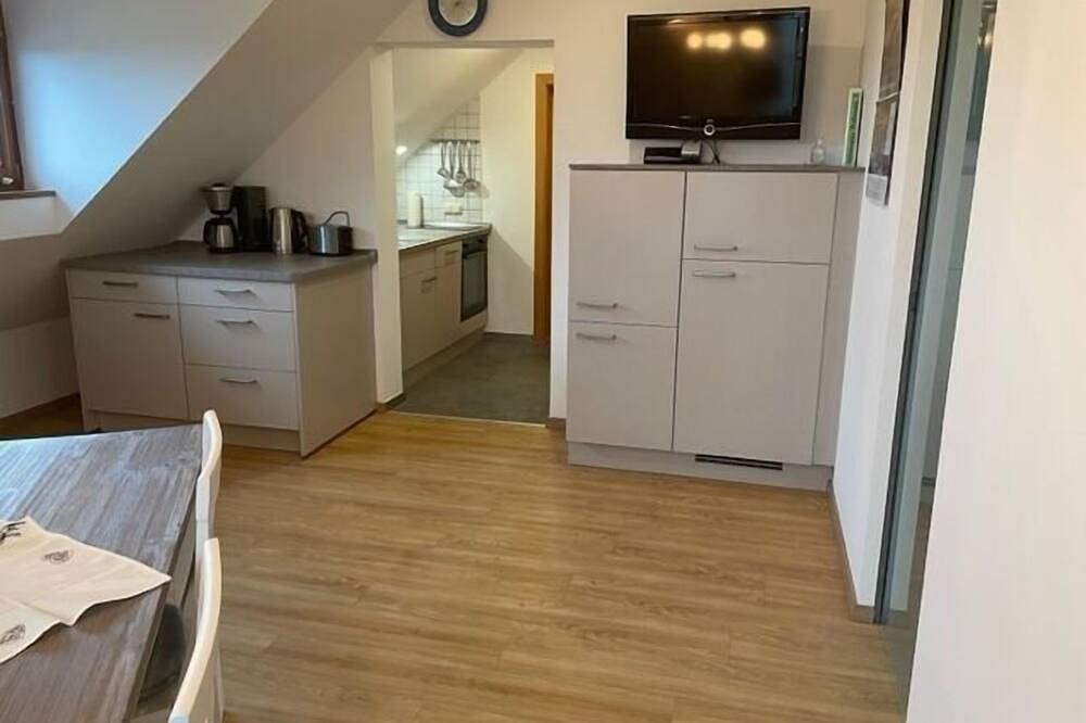 Ganze Wohnung, Gemütliche Ferienwohnung (45qm) im Dachgeschoss in Theisseil, Naturpark Nördlicher Oberpfälzer Wald