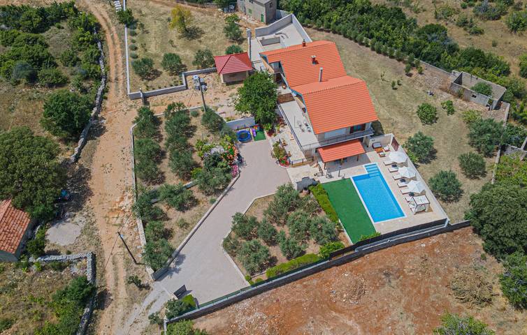 Luxus-Apartment mit Pool, WiFi und Parkplatz in Skradin, Šibenik-Knin