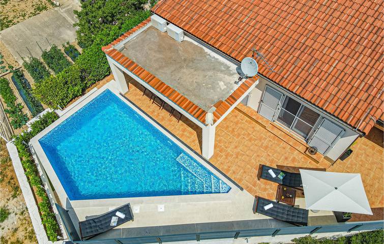 Ferienhaus für 8 Personen, mit Pool und Terrasse in Grad Šibenik - 4