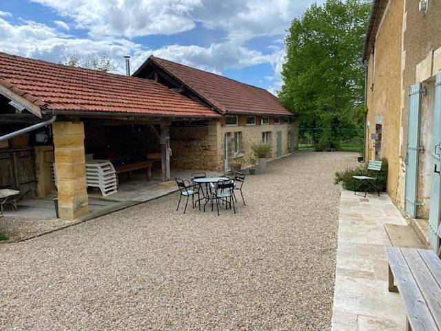Location de vacances pour 4 personnes, avec Jardin ainsi que Piscine et Vue à Doissat - 3