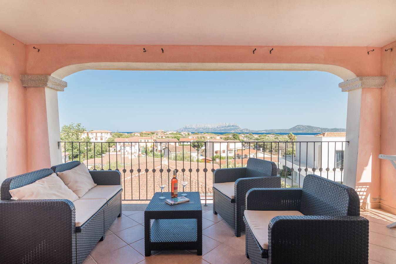 Appartement entier, Appartement "I Platini B3" avec vue sur mer et jardin. in Pittulongu, Costa Smeralda