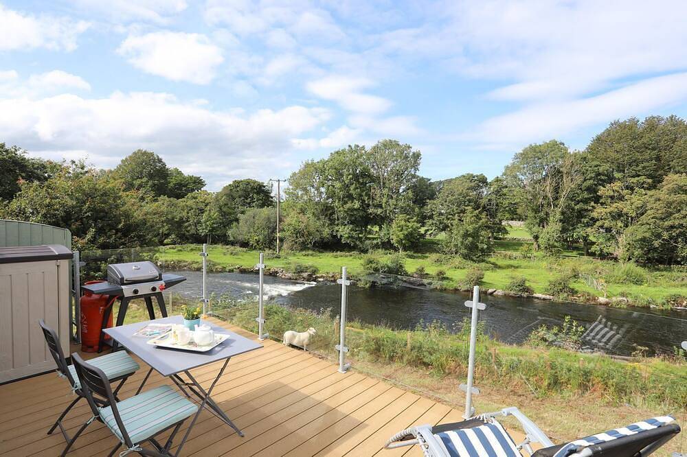 Llety'R Bugail 1, pet friendly, with a garden in Llanrug in Gwynedd