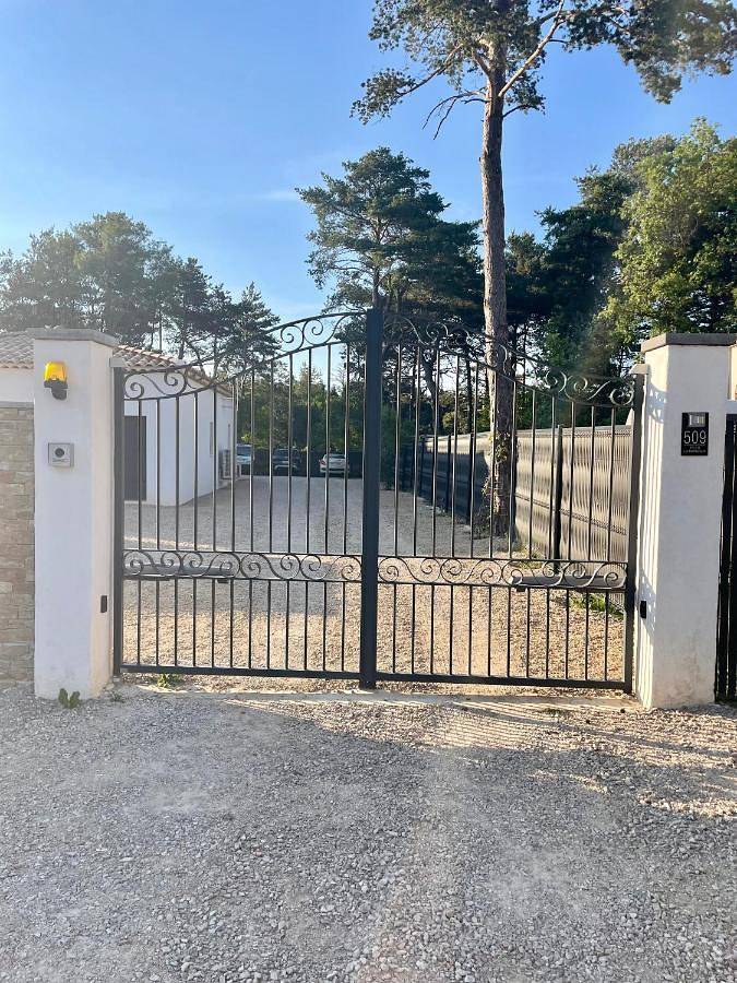 Chambre d’hôte pour 2 personnes, avec piscine et vue ainsi que balcon et jardin dans Parc naturel régional de la Sainte-Baume - 3