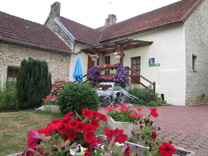Gîte pour 3 personnes, avec Balcon et Terrasse ainsi que Jardin et Vue dans Éguilly