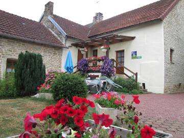 Gîte pour 3 personnes, avec vue et jardin à Bellenot-sous-Pouilly