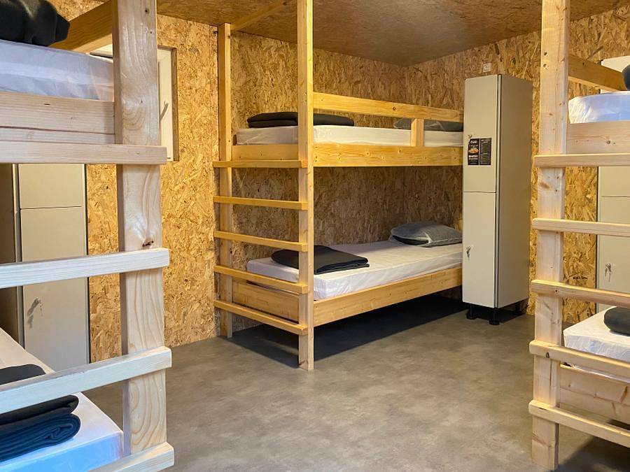 Camping La Faloise - Zimmer 1 person - Bett in Schlafsälen in Angicourt, Oise