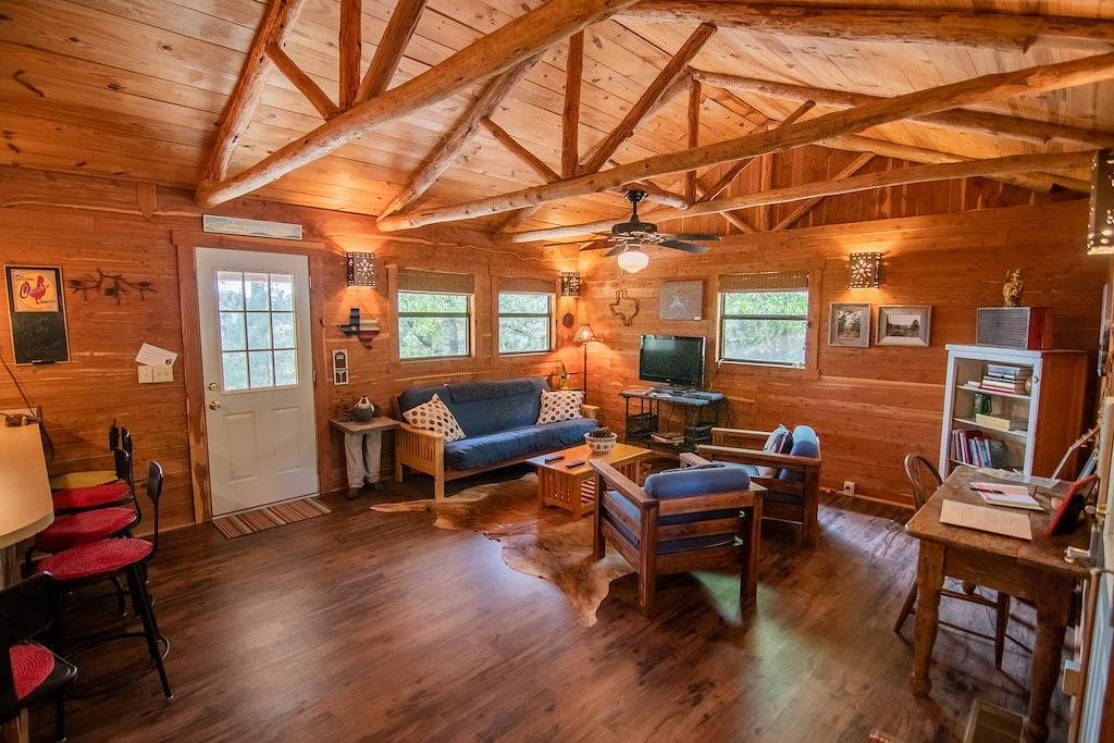 Abgeschiedenheit in den verlorenen Kiefern in Bastrop County