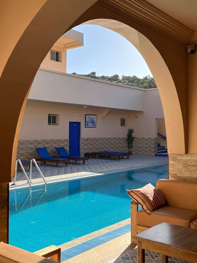 Hôtel pour 3 personnes, avec piscine ainsi que jardin et vue