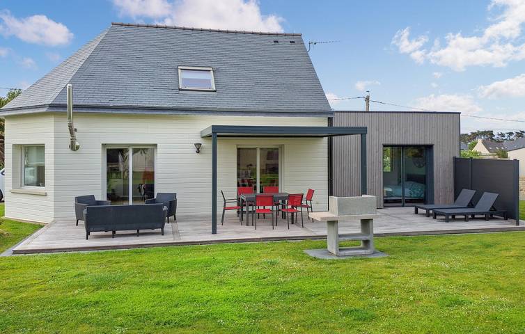 Location de vacances pour 8 personnes, avec jacuzzi ainsi que jardin et terrasse dans Plage de Tréompan