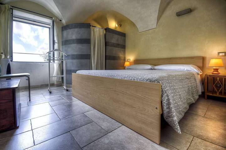 Appartamento intero, Casa Pisani in struttura con giardino e piscina in Civezza, Riviera di Ponente