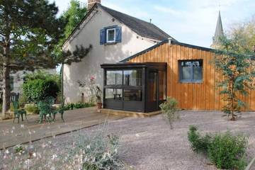 Gîte pour 6 personnes, avec jacuzzi à Sens-Beaujeu