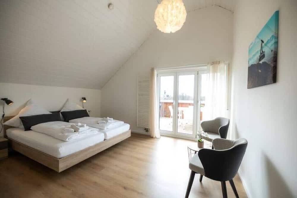 Ganze Wohnung, Ferienwohnung Rose im gemütlichen Gästehaus Benedikt in Friedrichshafen, Region Bodensee-Oberschwaben