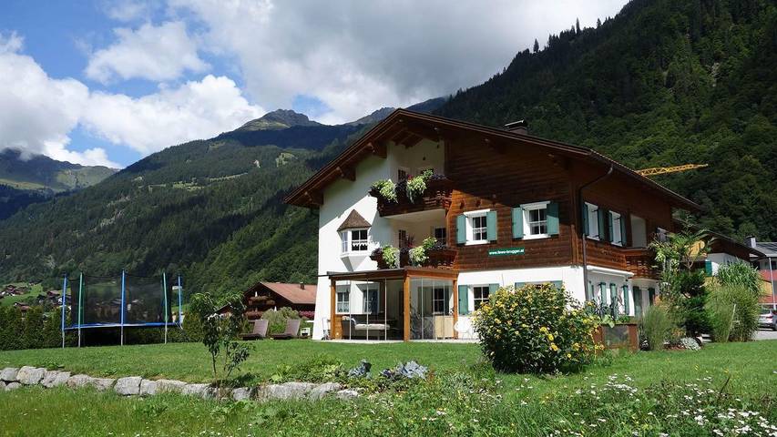 Ferienwohnung für 4 Personen, mit Balkon und Garten in Silvretta Montafon