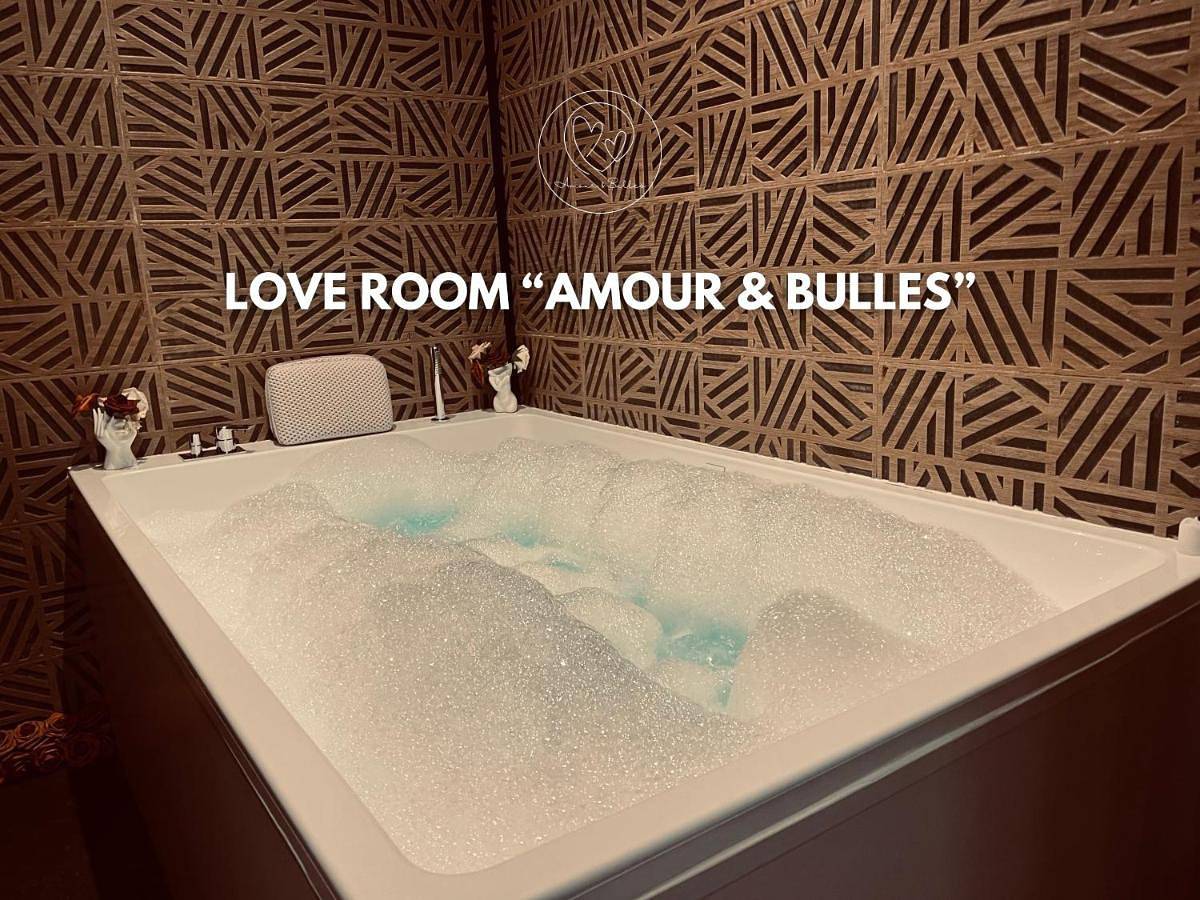 Appartement entier, Love Room Valence - Amour et Bulles - Balnéo - Miroir Xxl Terrasse in Bourg-lès-Valence, Région de Valence