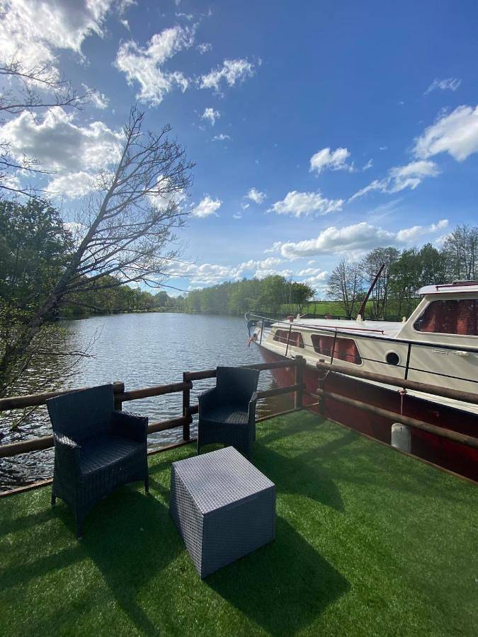 Gîte pour 4 personnes, avec terrasse ainsi que vue sur le lac et vue, animaux acceptés à Saint-Léger-sur-Vouzance