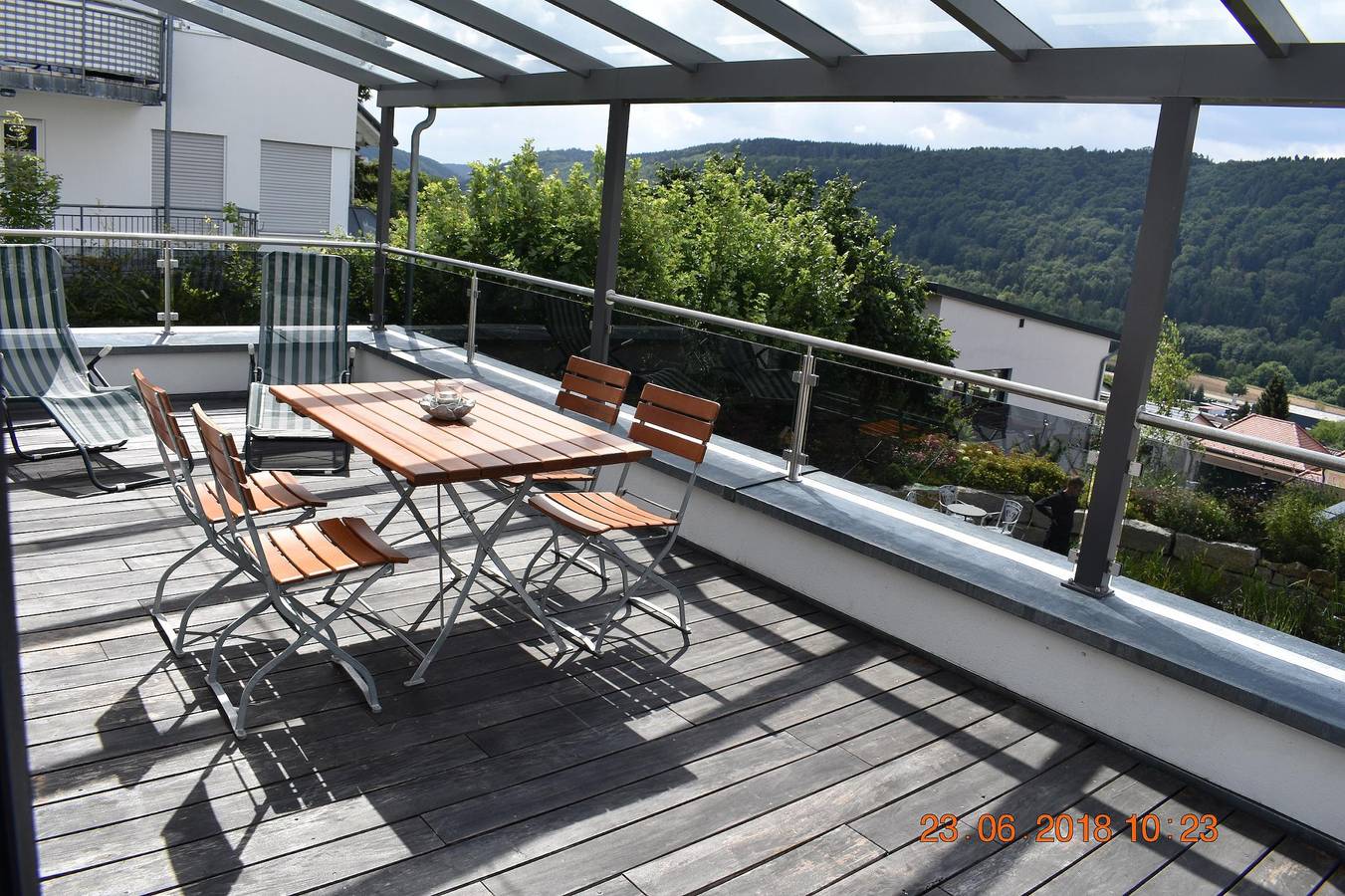 Ganze Wohnung, Ferienwohnungen an der Liebesleite - Ferienwohnung an der Liebesleite I;  65m² mit überdachter Terrasse, Panoramablick & Wlan in Riedenburg, Altmühltal