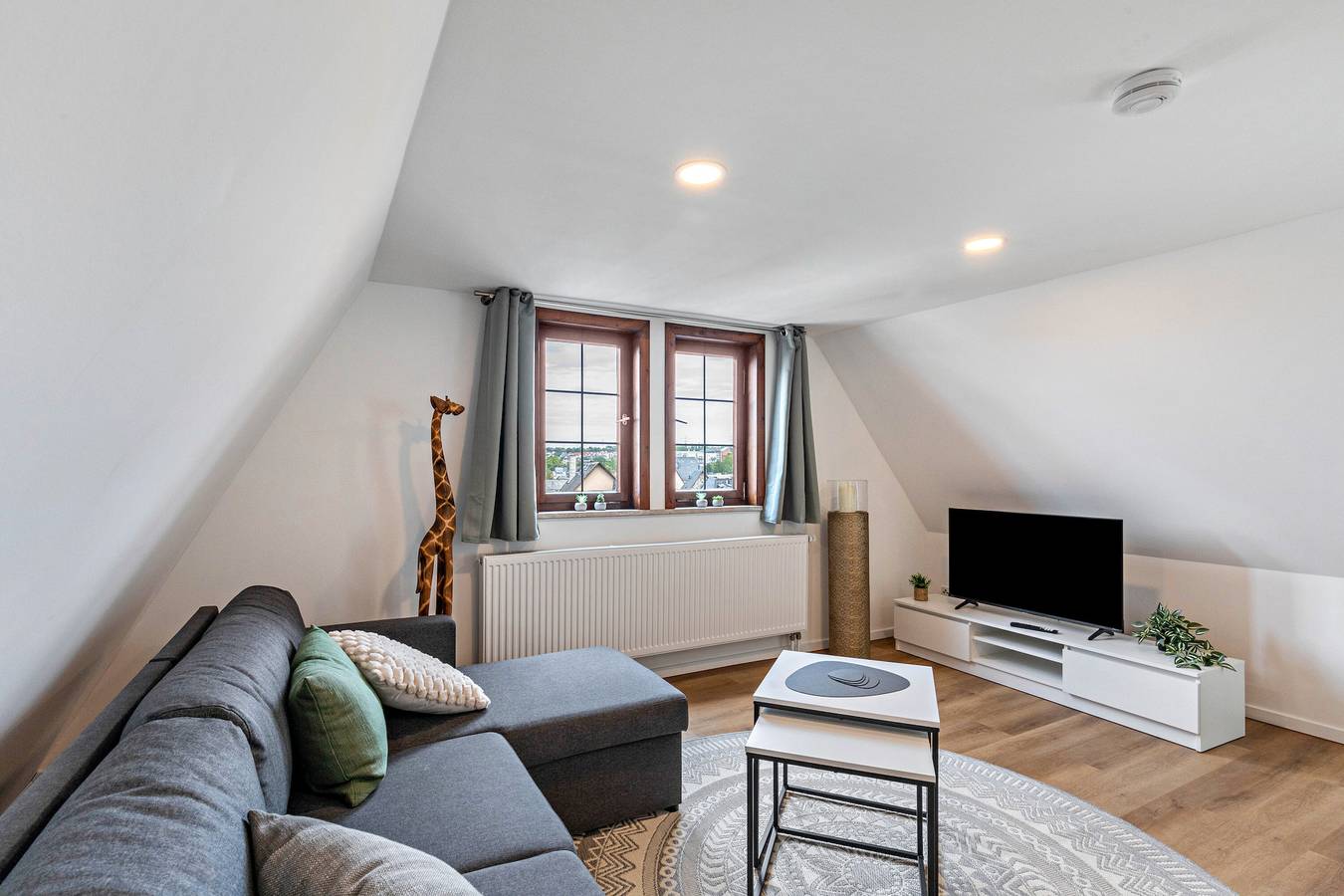 Geheel appartement, Appartement 'Werner-Senger-Haus Oben' met gedeeld terras en Wi-Fi in Limburg (Duitsland), Lahntal