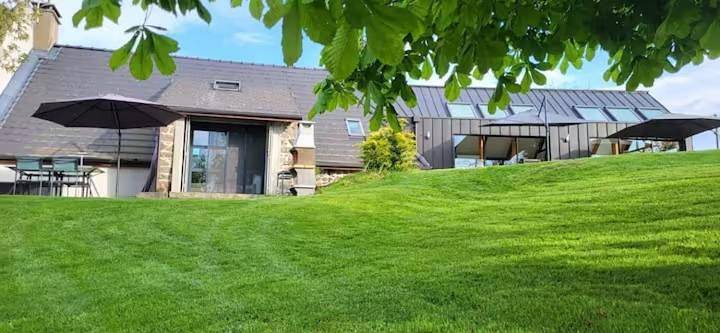 Villa pour 4 personnes, avec Jacuzzi et Terrasse ainsi que Jardin et Vue