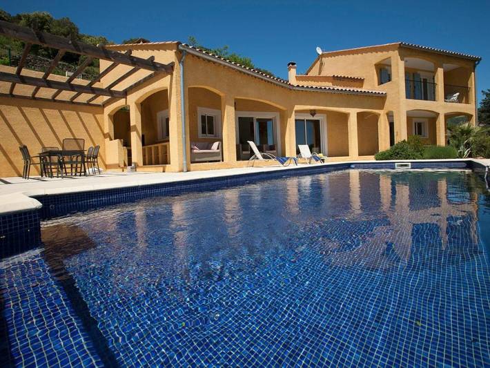 Chalet para 6 personas, con terraza además de jardín y piscina - 1