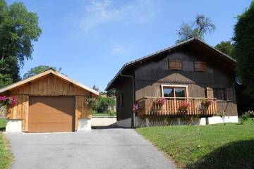 Maison de campagne pour 8 personnes, avec jardin et balcon à Bogève
