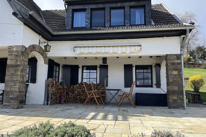 Ferienhaus für 7 Personen, mit Sauna und Balkon sowie Whirlpool und Garten in Niederdürenbach