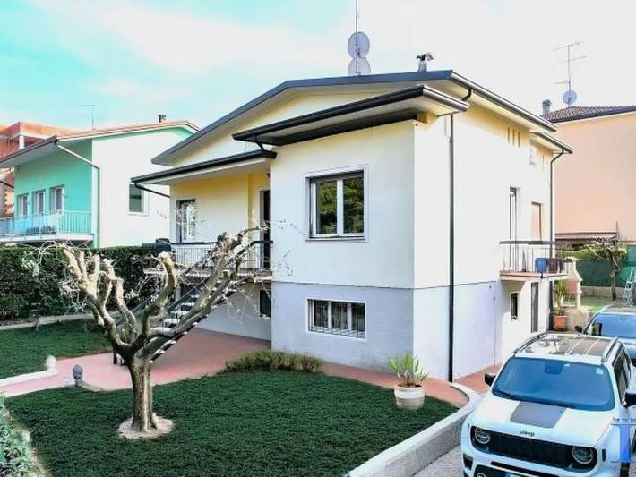 Villa für 8 Personen, mit Balkon in Desenzano del Garda