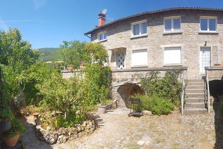 Gîte pour 4 personnes, avec jardin et terrasse à La Cresse - 3