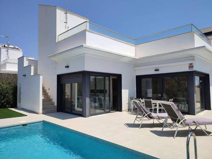 Chalet para 6 personas, con jardín además de piscina y vistas - 1