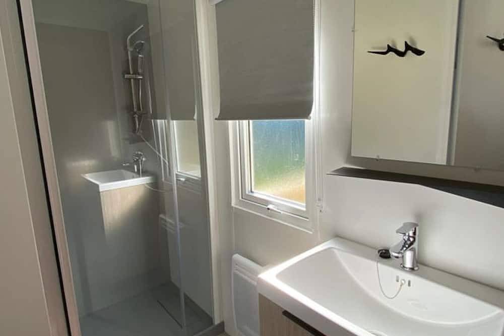 Mobile home with terrace in Guégon in Guégon, Pontivy region