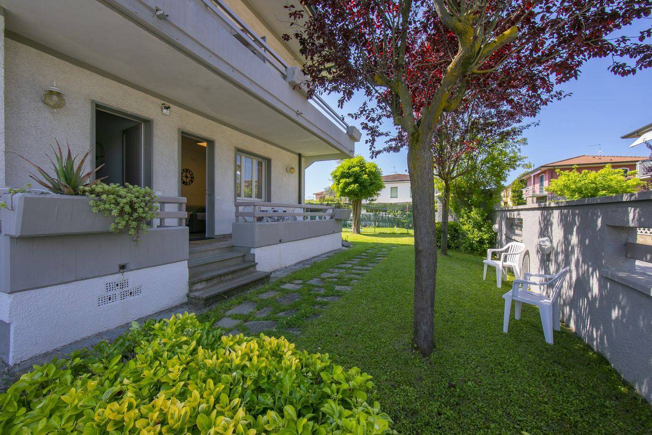 Ganze Wohnung, Ferienwohnung für 5 Personen mit Balkon/Terrasse in Marina di Massa, Massa