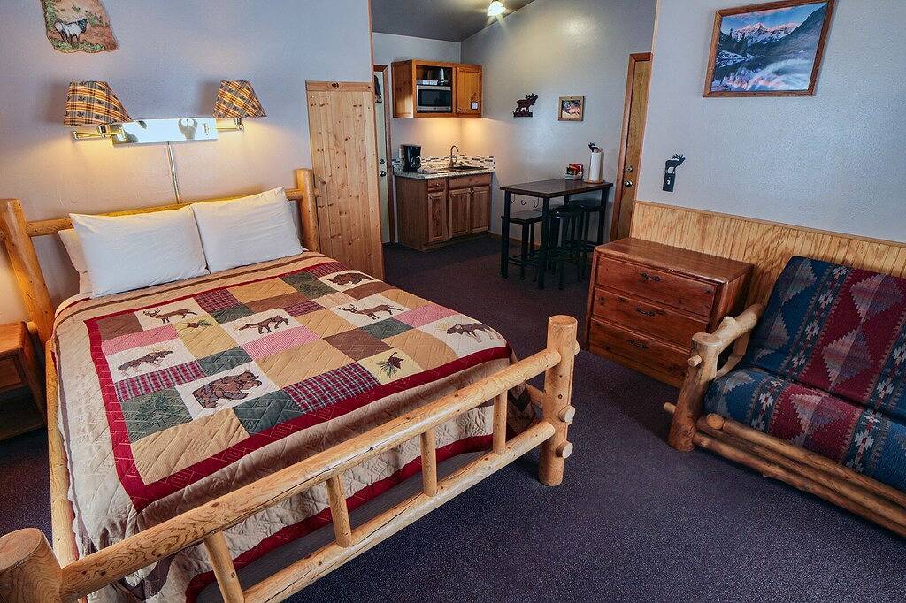 Enjoy a cozy getaway in this suite-style attached cabin in Estes Park, Larimer County