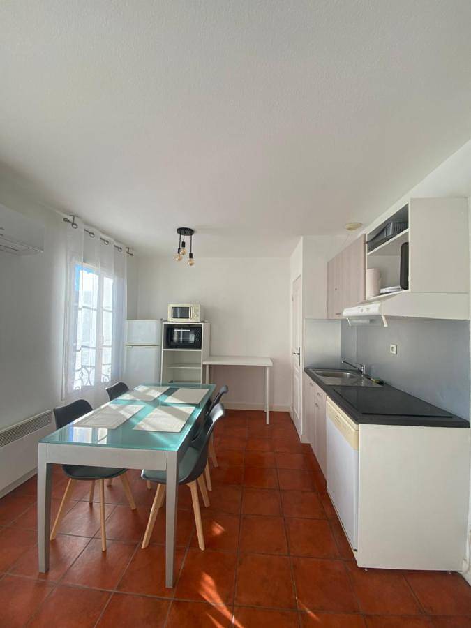 Appartement entier, Two-Bedroom Apartment in Sainte-Cécile-les-Vignes, Vaucluse