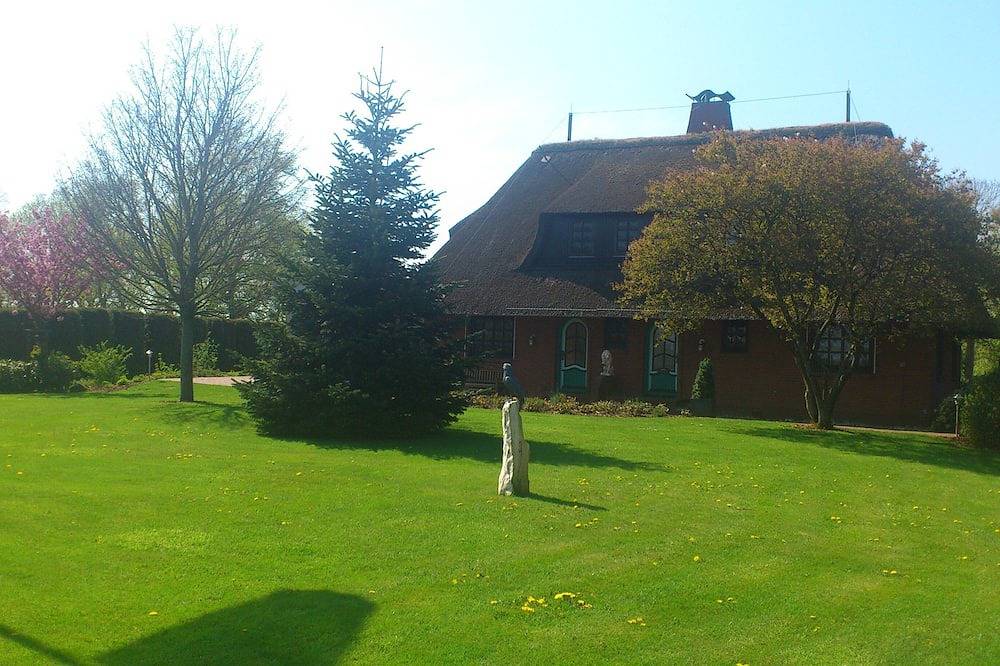 Großzügiges Reetdachhaus mit vielen Extras in Humptrup, Nordfriesland