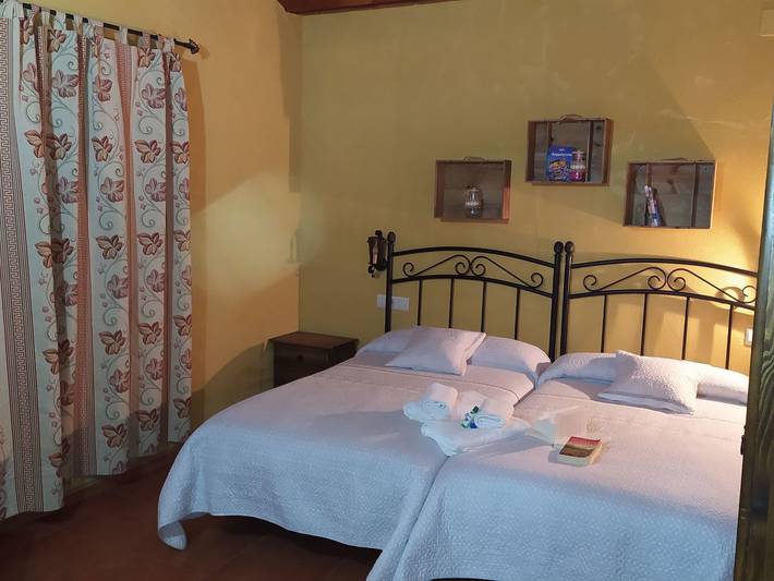 Casa rural para 6 personas, con piscina además de terraza y jardín, Se admiten mascotas en Algarinejo - 4