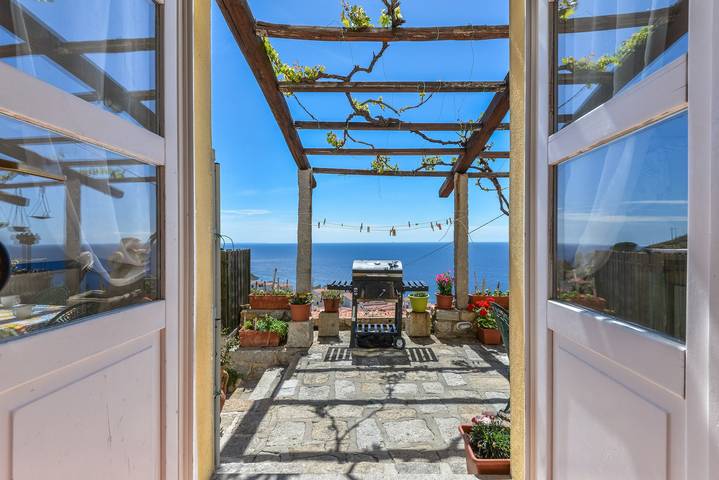 Appartamento intero, Appartamento "Casa Ebaté" con vista mare, terrazza e Wi-Fi in Chiessi, Marciana