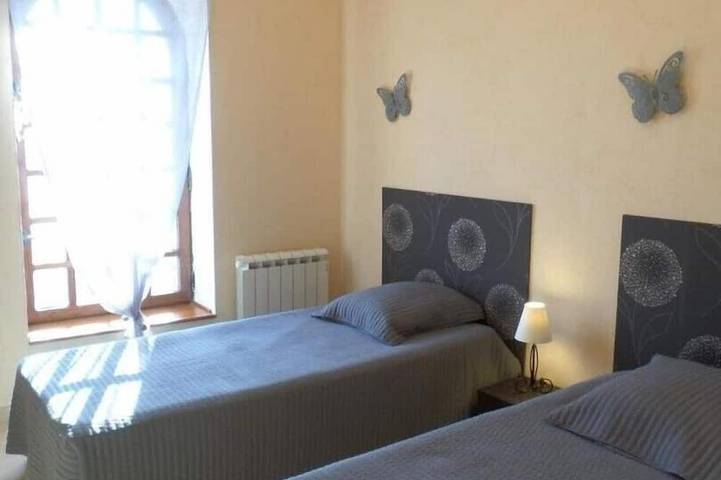 Location de vacances pour 4 personnes, avec jardin et piscine à Émeringes - 4