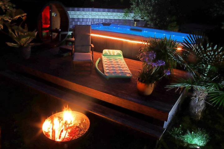 Ferienhaus für 6 Personen, mit Whirlpool und Terrasse sowie Garten und Kinderpool