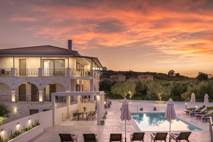 Villa for 10 people, with garden and balcony in Planos