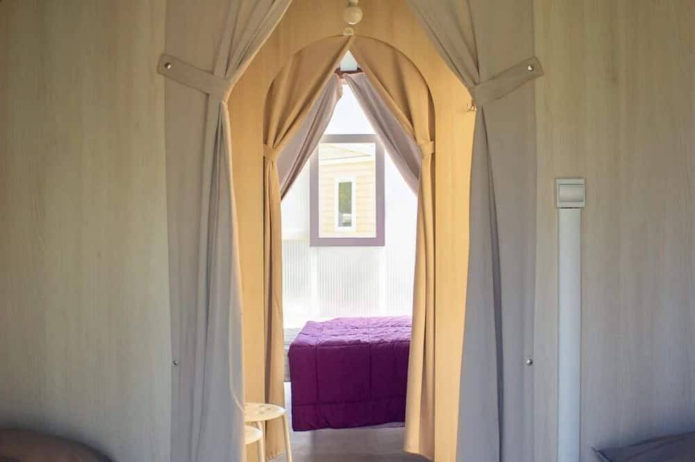 Zecamping 4 étoiles pataugeoire locatif 16m2 4 pers in Foix, Ariège