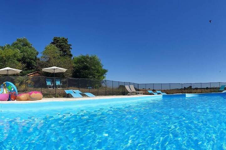 Gîte pour 5 personnes, avec jacuzzi et terrasse ainsi que piscine et jardin à Gaja-la-Selve