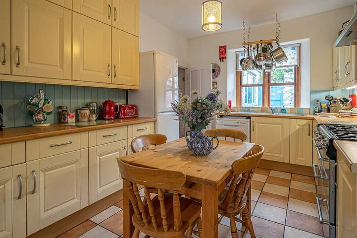 Log cabin for 14 people, with garden and terrace in Grange-over-Sands