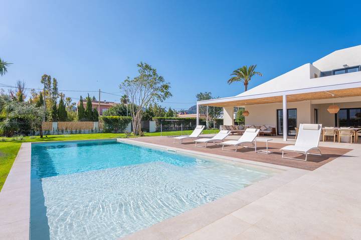 Chalet para 10 personas, con terraza además de jardín y piscina - 1