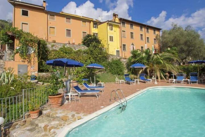 Ferienhaus für 12 Personen, mit Garten und Terrasse sowie Pool